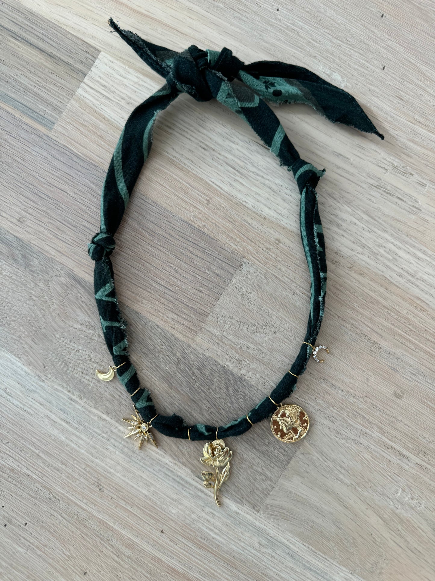 Bandana Necklace Hunter Green